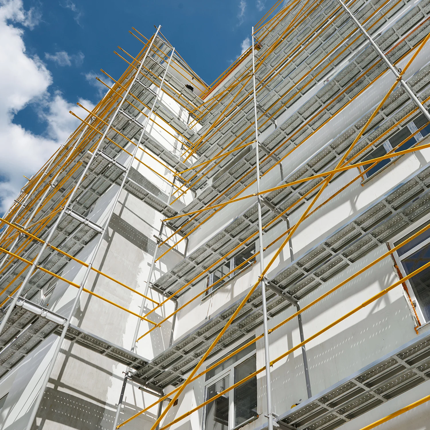 Spezialgerüst-Montage für Industrieprojekt in Biel – Foto: KUGE Bau AG