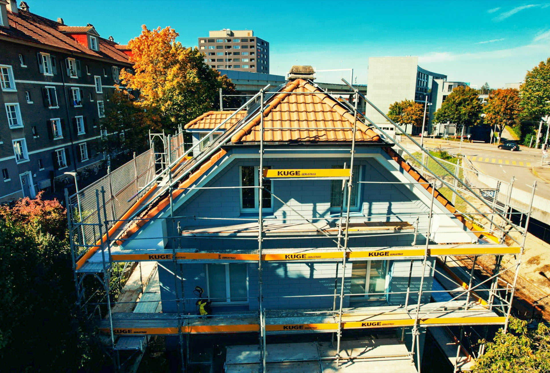 Gerüstbau Bielstrasse – Solargerüst und Fassadengerüst – Foto: KUGE Bau AG